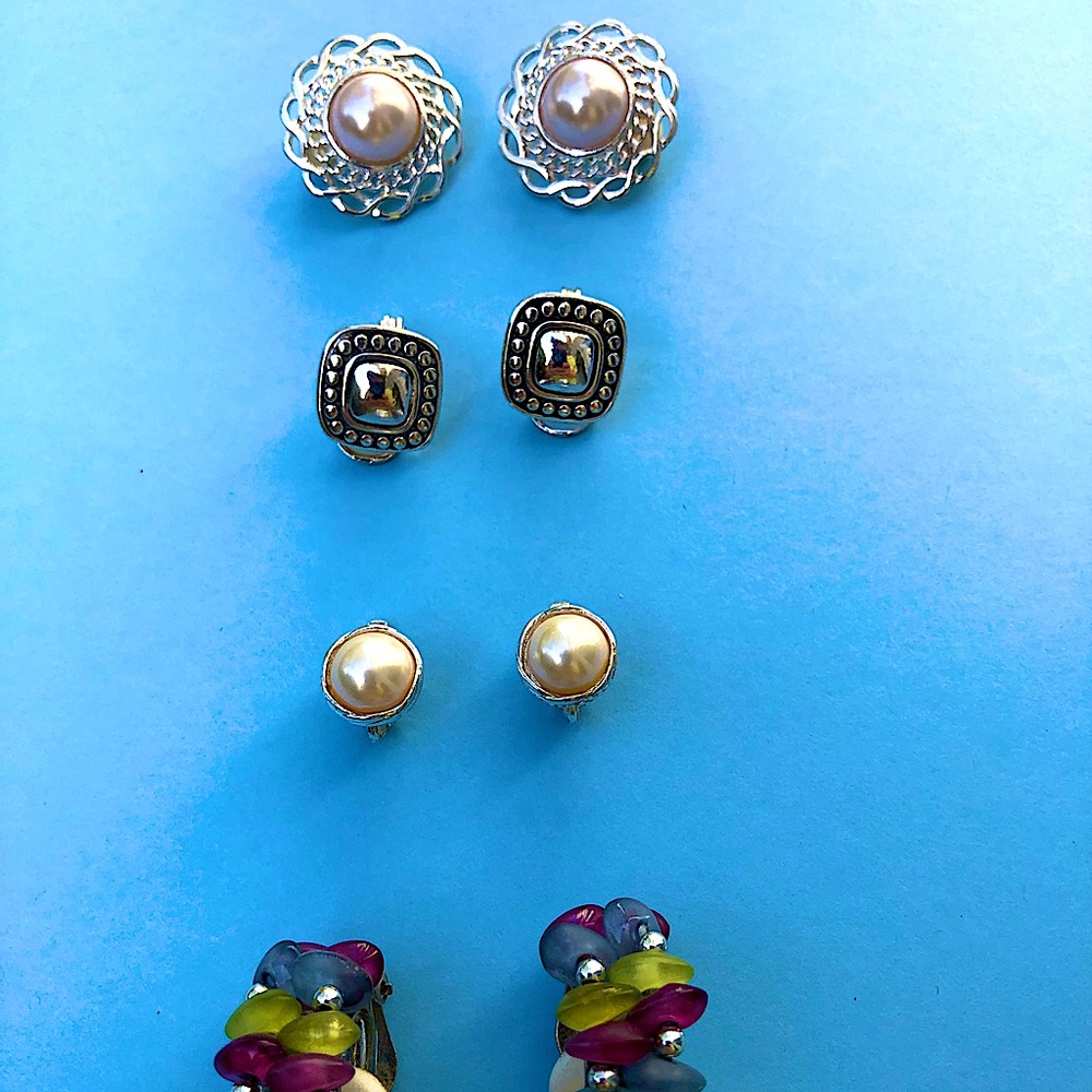 ⬇️Clip On Earrings Group!